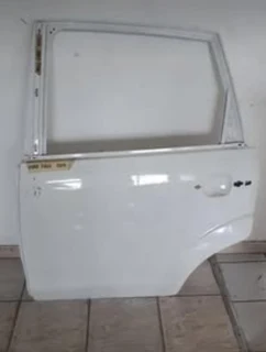 FORD FIGO 2013 : LEFT REAR DOOR