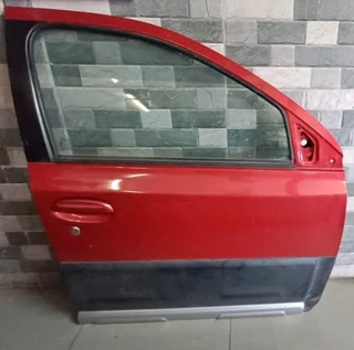 Toyota Etios R/f : Door
