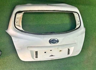 Datsun Go : Tailgate