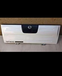 Nissan Np300 : Tailgate