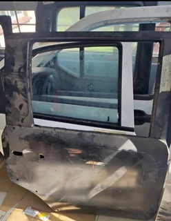 Nissan Livina : Right Rear Door