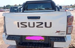 Isuzu D-Max Breaking-Down for Parts