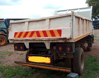 Nissan UD70 truck Breaking-Down for Parts