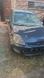 Stripping Ford Fiesta 3 doors, model 2007 . 1,6 petrol