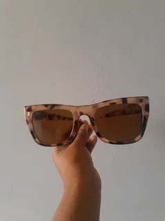 Trendy Sunglasses – Like New, UV Protection, Stylish Everyday Wear