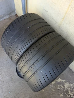 2x325/30/21 Michelin Pilot Sport Cup2