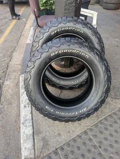 265/65/18 BFGoodrich All-terrain Ko2 White Wall Writing