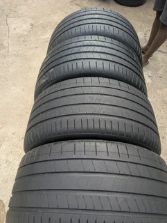 Set, 325/30/23 And 285/35/23 Pirelli P Zero Tyres