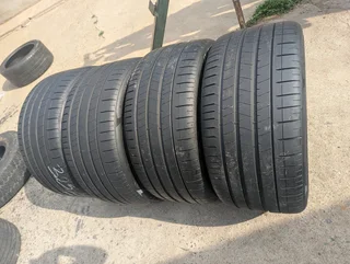 SET, 325/30/23 AND 285/35/23 PIRELLI P ZERO TYRES