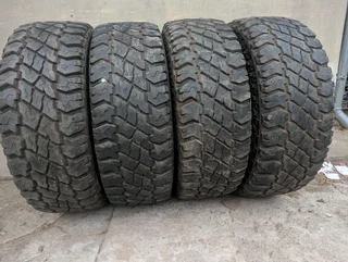 285/70/17 COOPER DISCOVERER ST TYRES