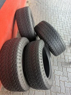 255/60/18 GENERAL GRABBER AT3 SET TYRES
