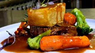 Chef available for a 4-5  hotel/lodge.