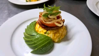 Freelance chef/full time available.