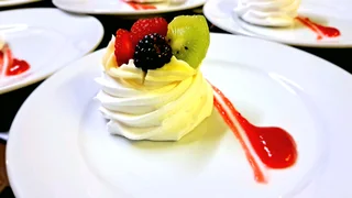 Freelance chef/full time available.