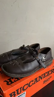 Brown buccaneers for girls size 6