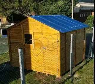 Innocent log homes