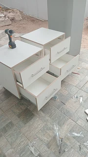 EXPERIENCED,  COMPETENT, PROFESSIONAL AND SKILLED CARPENTER.