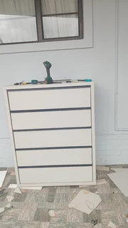 EXPERIENCED,  COMPETENT, PROFESSIONAL AND SKILLED CARPENTER.