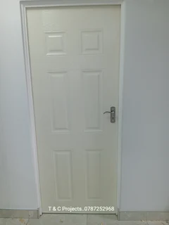 EXPERIENCED,  COMPETENT, PROFESSIONAL AND SKILLED CARPENTER.