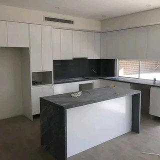 PROFESSIONAL,  COMPETENT,  SKILLED AND EXPERIENCED CARPENTER.