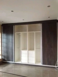 PROFESSIONAL,  COMPETENT,  SKILLED AND EXPERIENCED CARPENTER.