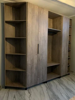 COMPETENT,  SKILLED, EXPERIENCED AND PROFESSIONAL CARPENTER.