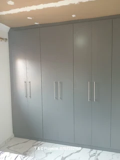 COMPETENT,  SKILLED, EXPERIENCED AND PROFESSIONAL CARPENTER.