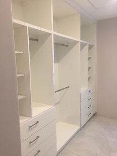 EXPERIENCED,  COMPETENT, SKILLED AND PROFESSIONAL CARPENTER.