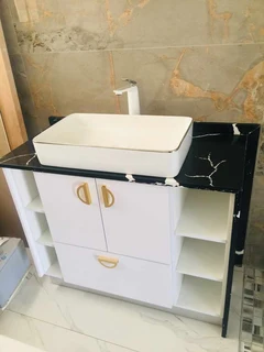 EXPERIENCED,  COMPETENT, SKILLED AND PROFESSIONAL CARPENTER.