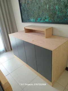 SKILLED, PROFESSIONAL,  EXPERIENCED AND COMPETENT CARPENTER.