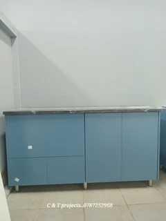 EXPERIENCED,  PROFESSIONAL,  COMPETENT AND SKILLED CARPENTER.