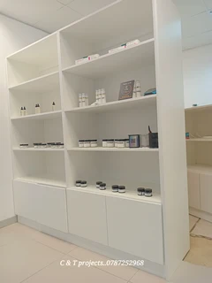 EXPERIENCED,  PROFESSIONAL,  COMPETENT AND SKILLED CARPENTER.