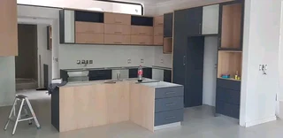 EXPERIENCED,  PROFESSIONAL,  SKILLED AND COMPETENT CARPENTER.