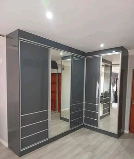 EXPERIENCED,  PROFESSIONAL,  SKILLED AND COMPETENT CARPENTER.