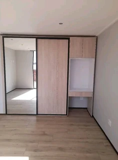 EXPERIENCED,  PROFESSIONAL,  SKILLED AND COMPETENT CARPENTER.