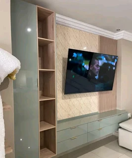 EXPERIENCED,  PROFESSIONAL,  SKILLED AND COMPETENT CARPENTER.