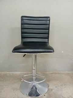 Set of 4 Black and silver retracktable chair