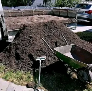 Compost, topsoil and Lawn dressing