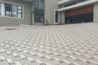 I AM A SPECIALIST - PAINTER, BRICKLAYER, PAVER, CEILING, RENOVATIONS, ROOF CLEANER