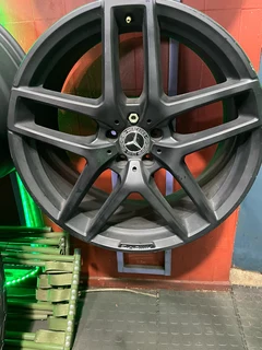 A brand new set of 21inch Mercedes Ml Gle rims available for sale