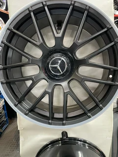 A brand new set of 21inch Mercedes rims available for sale
