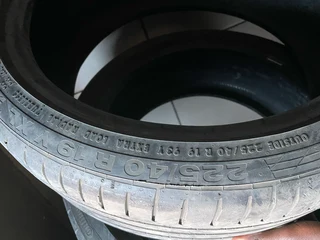 2x 225 40 19 Continental run flat tires with great treads available