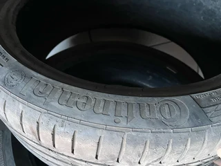 2x 225 40 19 Continental run flat tires with great treads available