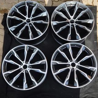 A brand new set of 20inch for bmw x3 pad 5/112 can also fit Audi and golf7 available for sale
