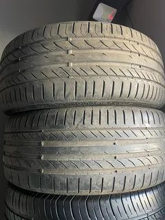 2x 225 40 19 Continental run flat tires with good treads Available for purchase