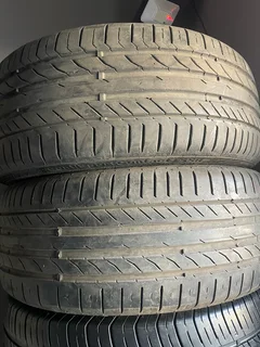 2x 225 40 19 Continental run flat tires with good treads Available for purchase