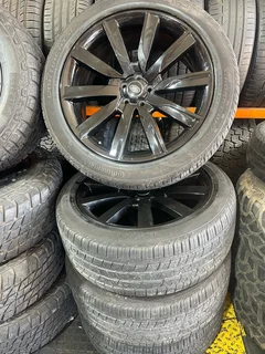 A clean set of 21inch Range Rover evoque mags with 265 45 21 continental tyres with 98% treads avail