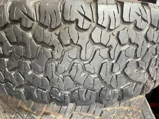 1x 265 75 16 bf Goodrich ko2 tyre with good treads available