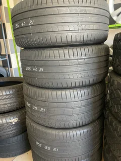 A good set of 305 35 21 and 265 40 21 Pirelli tyres with very good treads available for sale