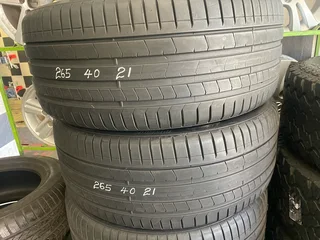 A good set of 305 35 21 and 265 40 21 Pirelli tyres with very good treads available for sale